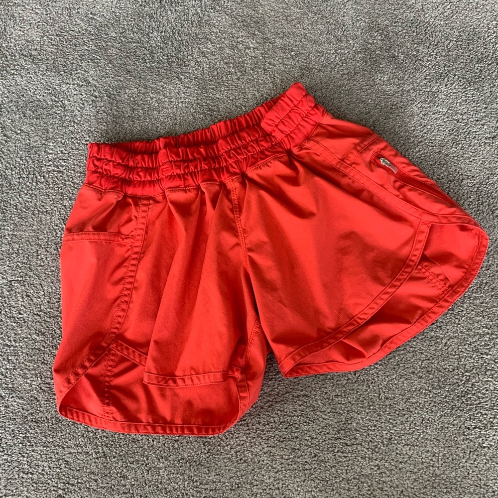 LuluLemon Hotty Hot Low-Rise Lined Short 2.5”
